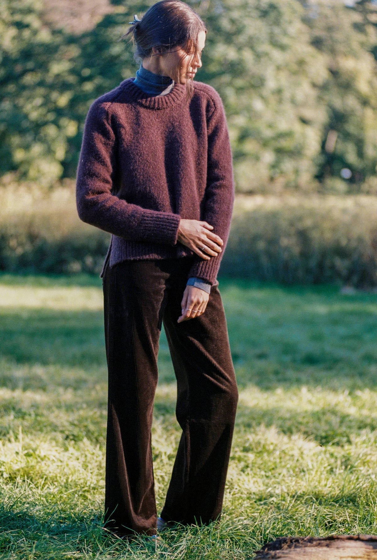 Mardi Editions, The Great Escape, pull bordeaux et pantalon Sarah en velours