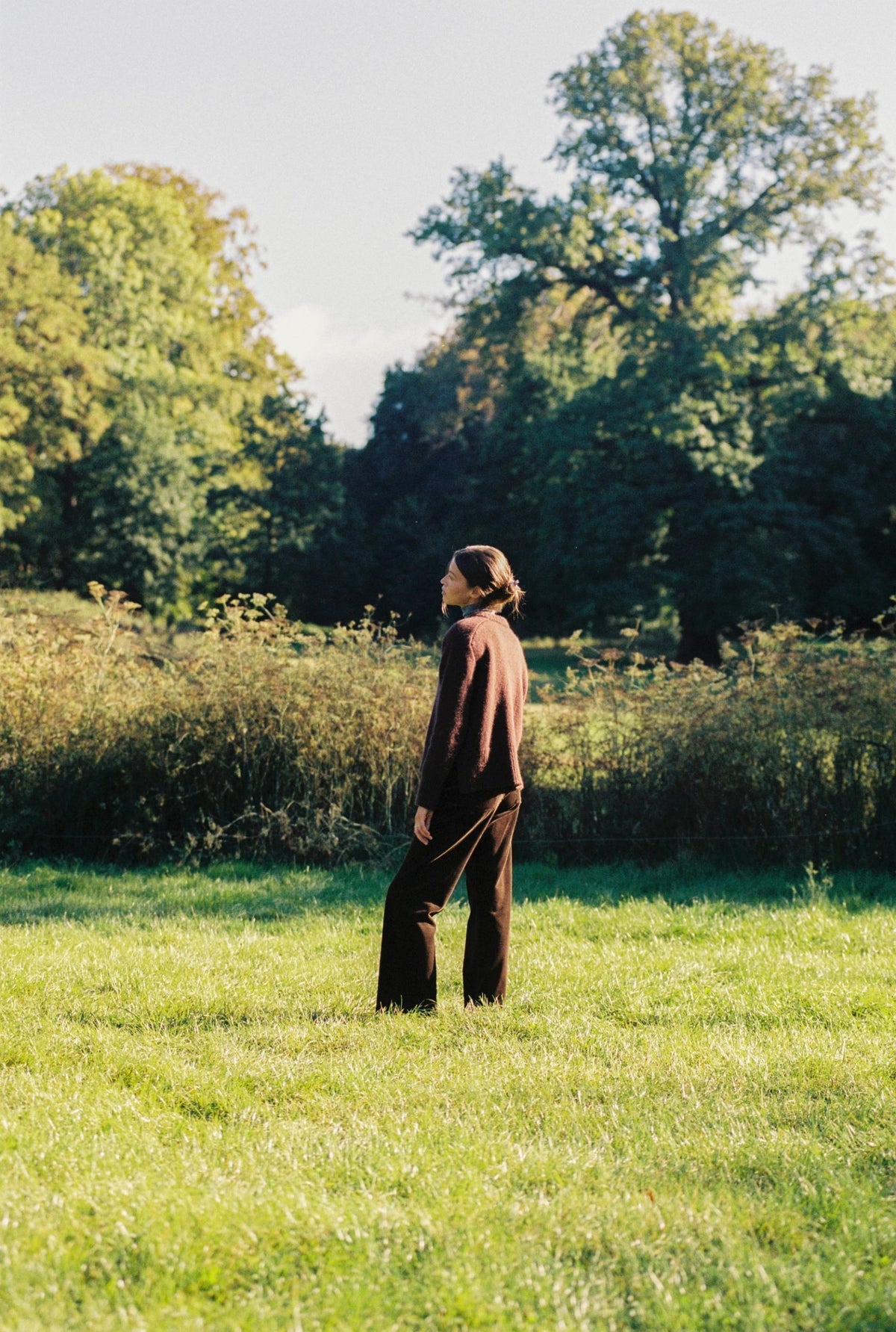 Mardi Editions, The Great Escape, dans la prairie, de dos