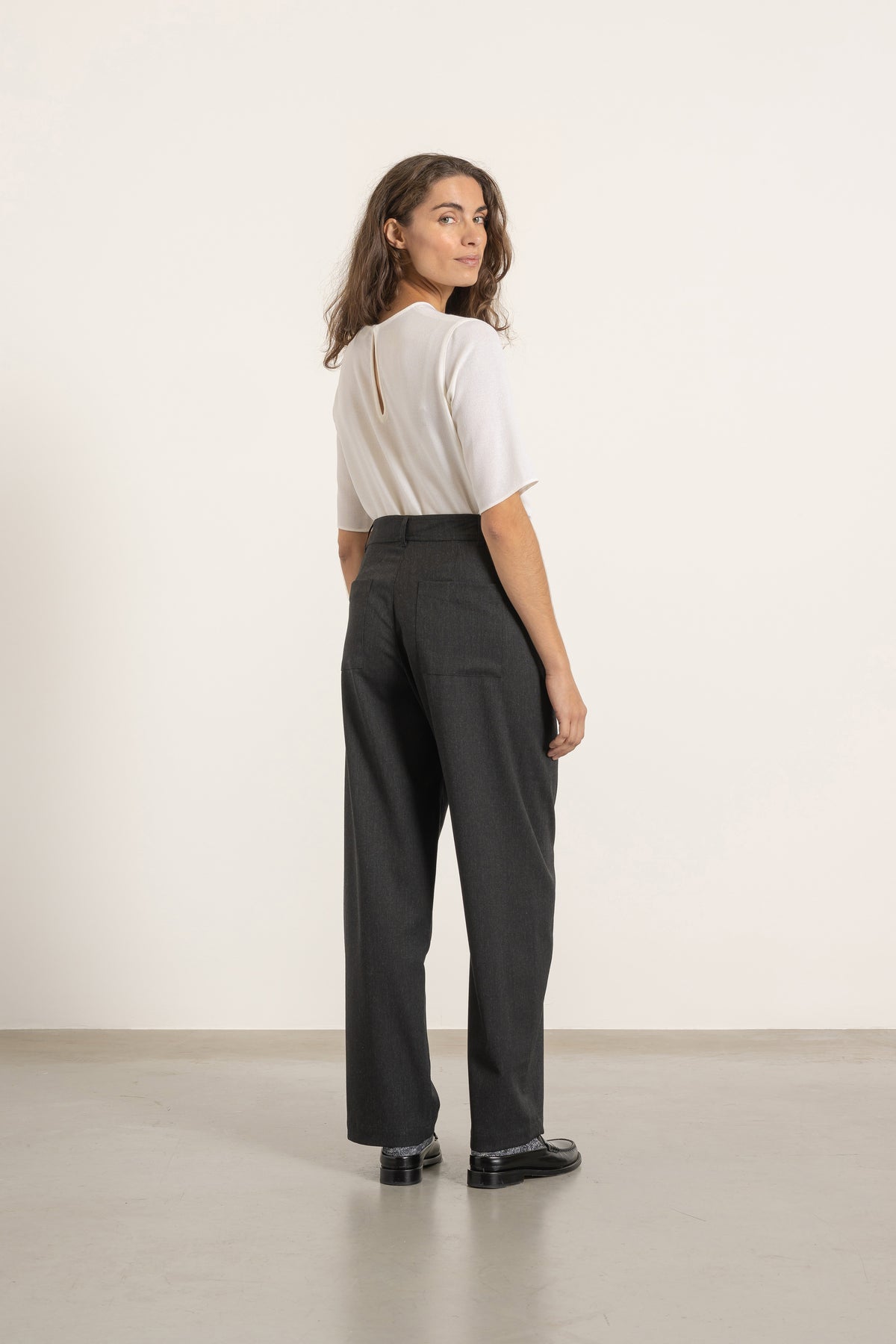 Pantalon Cleo en laine gris anthracite | Mardi Editions