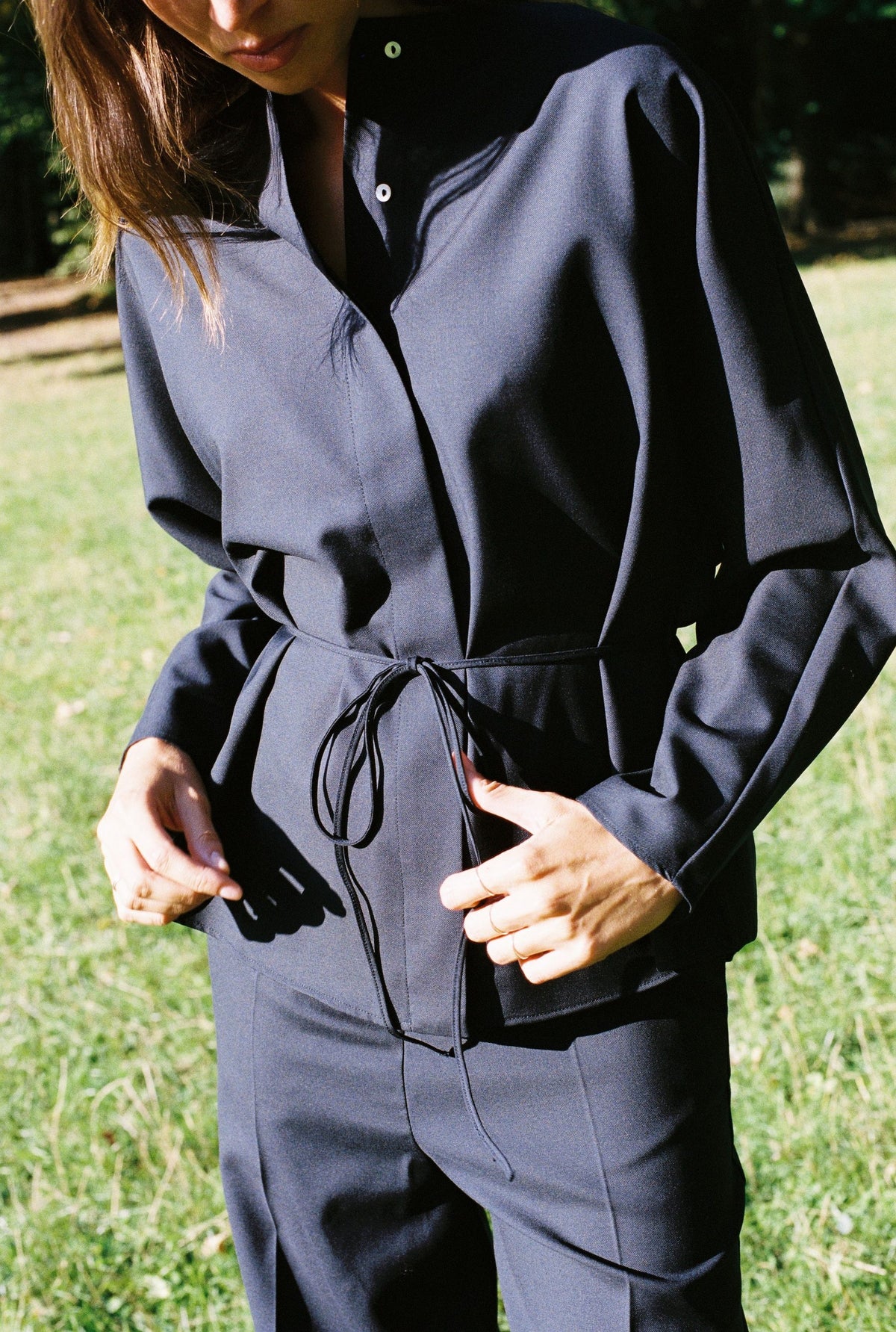 Blouse Paola navy, tied waist