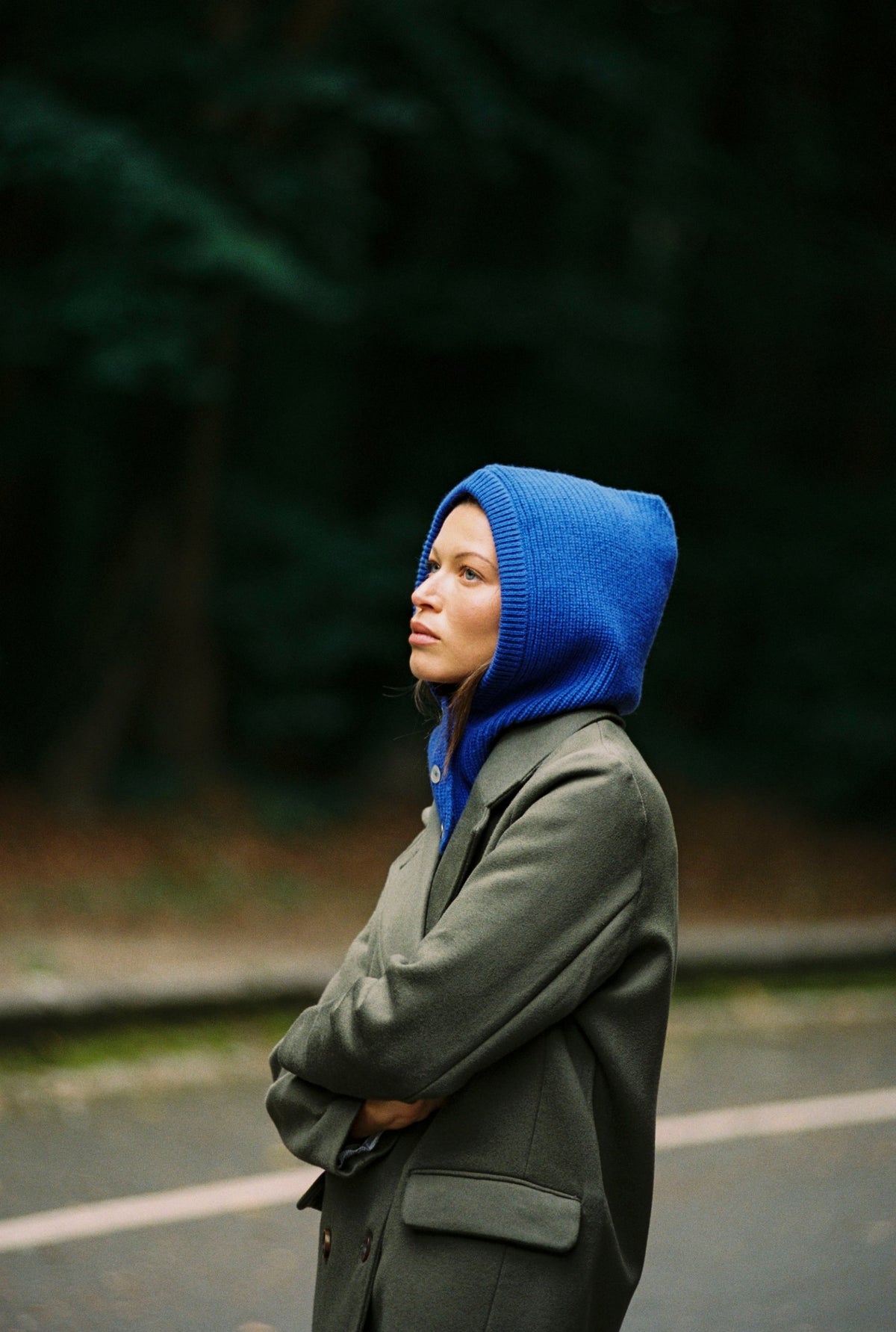 Mardi Editions, The Great Escape, cagoule bleu roi et manteau Claire
