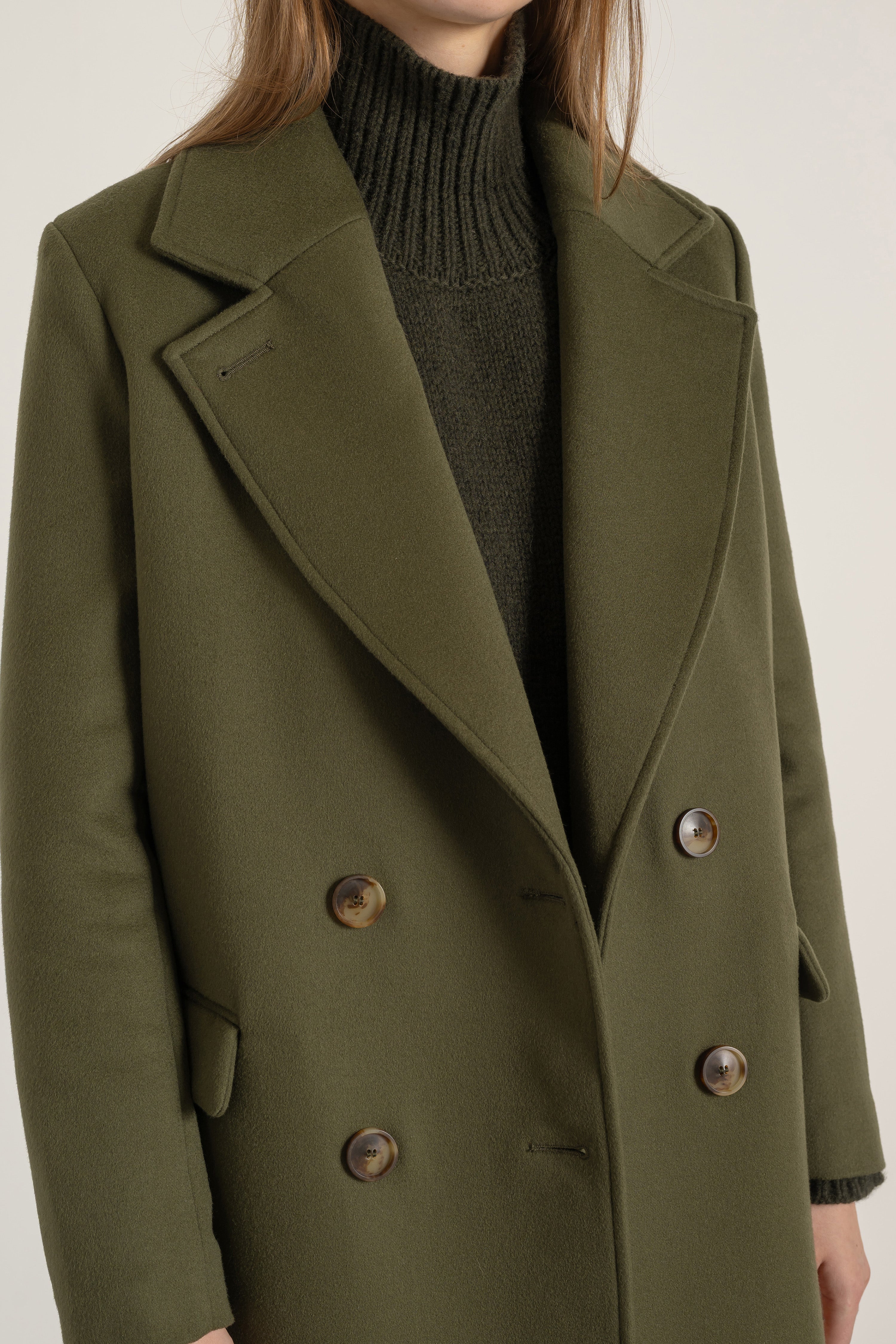 Manteau Claire en laine kaki, détail | Mardi Editions