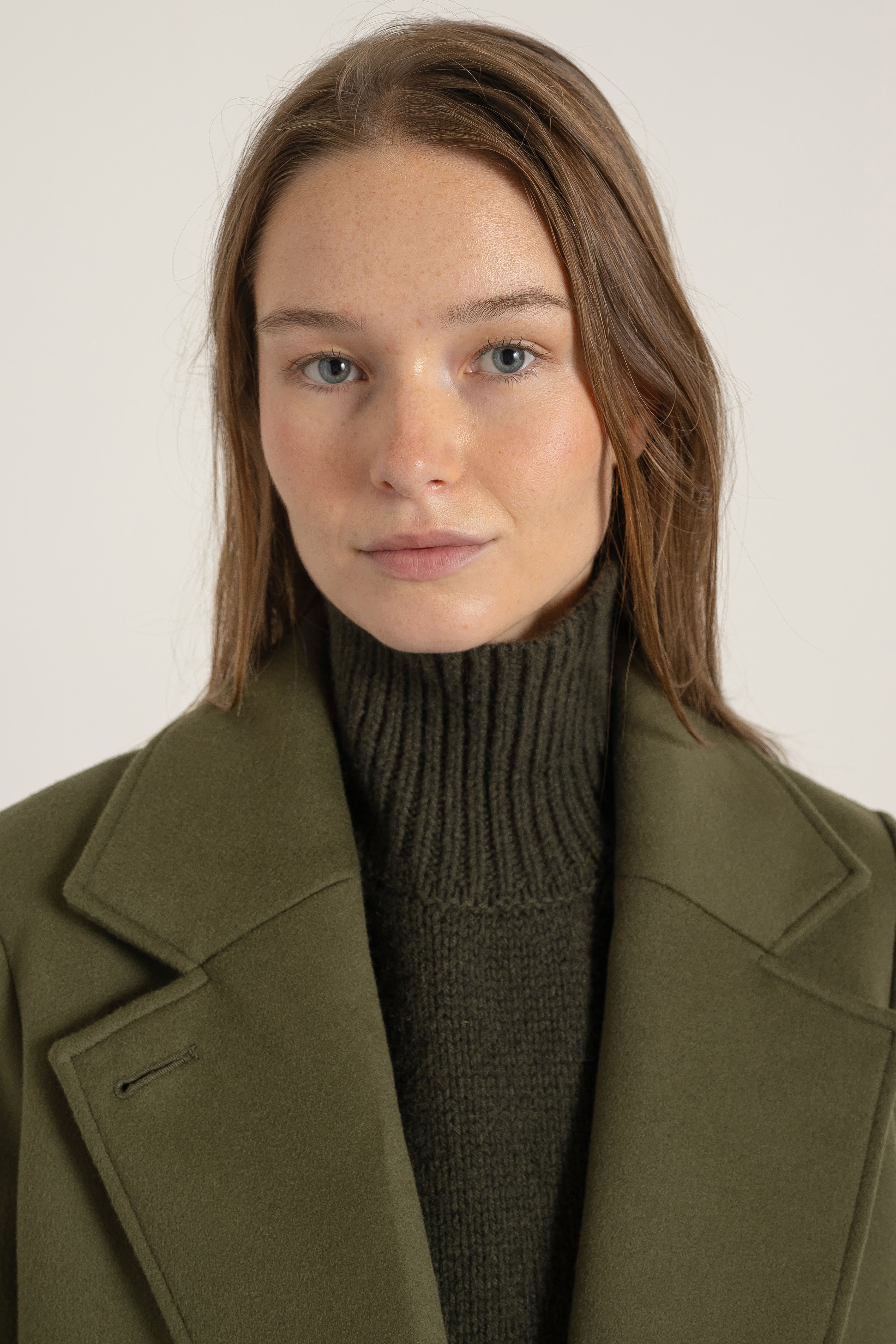 Manteau Claire en laine kaki, détail | Mardi Editions