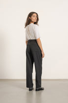 Pantalon Cleo en laine gris anthracite | Mardi Editions