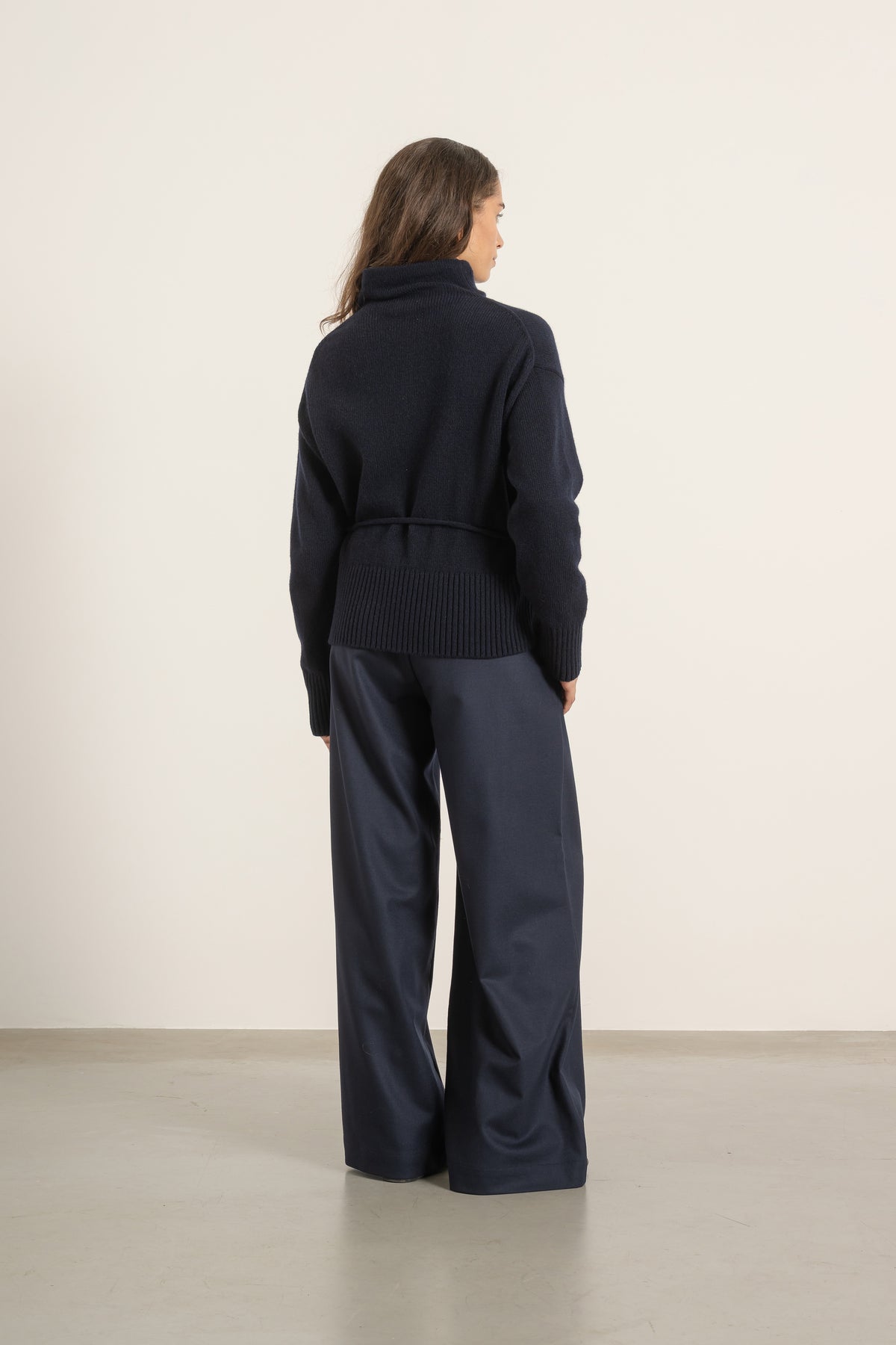 Cardigan Milo en laine bleu marine, vue de dos | Mardi Editions